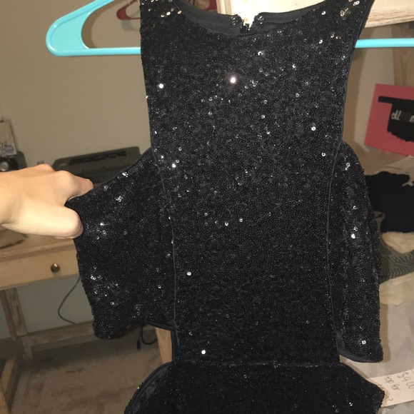 Black all-sequined dress. - Picture 2 of 3